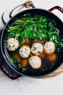  Fuchow Meatball Soup: En Explosiv Umami-Bomb Med Smak av Havet och Långkokt Nötkött!