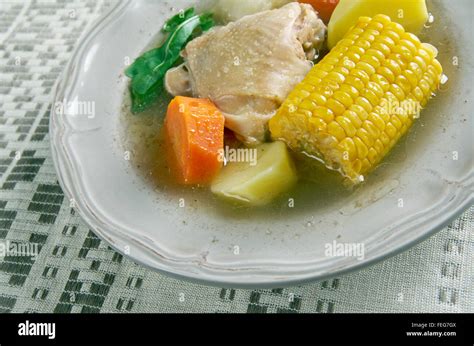  Sancocho de Gallina: Den Heltäckande Kycklingsuppen med Smaksensationer från Kolumbien!