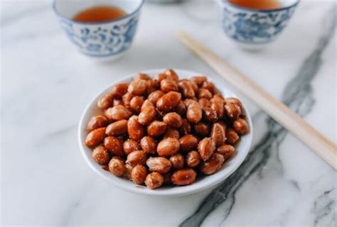  Sanming Wok-Fried Peanuts med Söt och Sur sås: En kulinarisk upplevelse som exploderar i munnen!