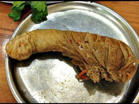   Şırdan dolması - En smakrik röra av fågelin organ möter en syrlig och kryddig tomatbuljong!